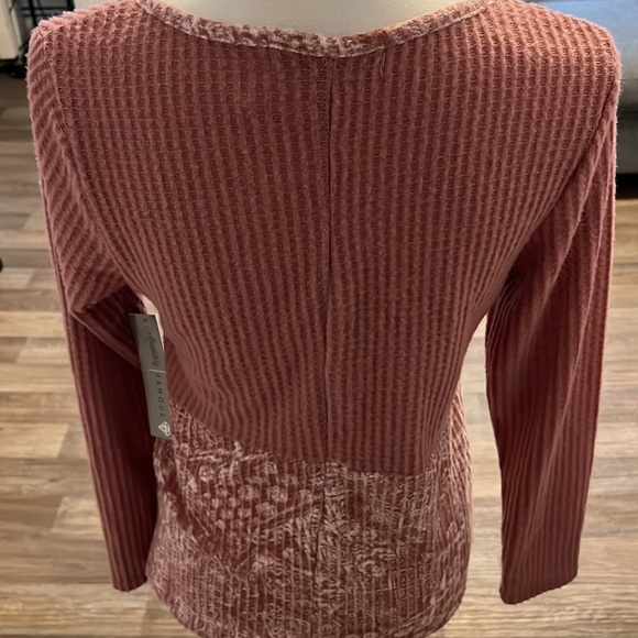 Absolutely Famous Pink V-Neck Sweater - Picture 5 of 6